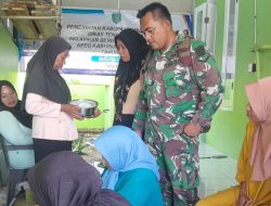 Anggota Satgas TMMD ke-126 Monitoring Pelatihan Tata Boga di Desa Longok