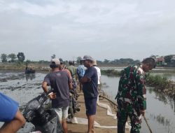 Koramil 1608 Karangampel Bersama Perangkat Desa Dan Para Petani Menggelar Kerja Bhakti 