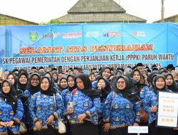 Serahkan SK Pengangkatan kepada 4.733 Tenaga PPPK Paruh Waktu, Bupati Lucky Hakim Minta ASN Indramayu Santun dalam Bermedsos