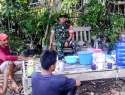 Babinsa Koramil 1608 Karangampel Melaksanakan Komsos Bersama Warga Desa Pringgacala 