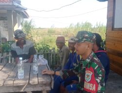 Babinsa Koramil 1611 Losarang Laksanakan Komsos Bersama Masyarkat Desa Cemara Kulon