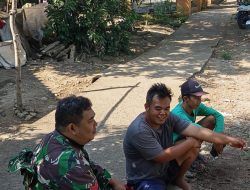 Babinsa Koramil 1602 Sindang Laksanakan Komsos Bersama Masyarakat Desa Panyingkiran Lor