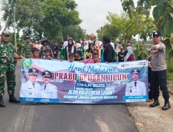 Personil Koramil 1603 Lohbener Laksanakan PAM karnaval Haul makam Prabu Geusan Ulun Desa Legok 