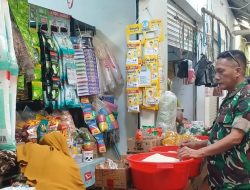 Cegah Lonjakan Harga Dan Penimbunan, Babinsa Koramil 1605 Sukagumiwang Monitoring Harga Bahan Pokok 