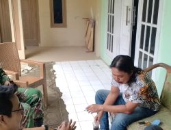 Babinsa Koramil 1603 Lohbener Melaksanakan Komsos Dengan Masyarakat Desa Pamayahan 