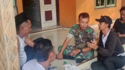 Anggota Koramil 1602 Sindang Komsos Bersama Lurah, Bekel dan Warga Desa Brondong