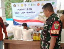 Babinsa Koramil 1601 Indramayu Monitoring Penyaluran Bantuan Pangan Bersama Bulog Berupa Beras 20 Kg