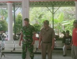 Serma Warsono Anggota Koramil 1602 Sindang Monitoring Pelipatan Surat Suara Pilwu Desa Cantigi Wetan 