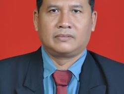 Sekjen DPP PWO DWIPA Jhon Laode Menyerahkan SK Dan KTA Wakil Dewan Penasehat I Kepada Aji Suryanto SH.,MH