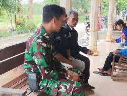 Tingkatkan Kondusifitas Pasca Pilwu, Serka Budiarto Anggota Koramil 1604/Jatibarang Laksanakan Komsos Bersama Toko Masyarakat 