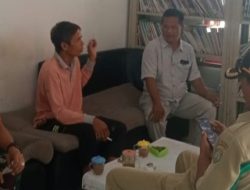 Babinsa Koramil 1608 Karangampel Laksanakan Komsos Bersama Pamongdesa Tanjungsari 