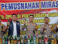 Jelang Tahun Baru 2026, Ribuan Botol Miras Hasil Operasi Pekat Digilas di Mapolres Indramayu