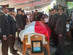 Polres Bitung laksanakan upacara Persemayaman dan Pemakaman Jenazah Almarhum Aiptu Melki Thomas.