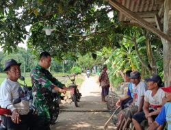 Babinsa Koramil 1608 Karangampel Komsos Bersama Kelompok Tani Desa Jayalaksana 
