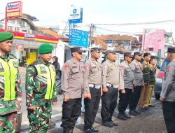 Pastikan Wilayahnya Kondusif, Personil Koramil 1605 Sukagumiwang Laksanakan Pengamanan Tahun Baru 2026