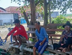 Koptu Wisnu Anggara Anggota Koramil 1611/Losarang Komsos Bersama Masyarakat Desa Jangga 