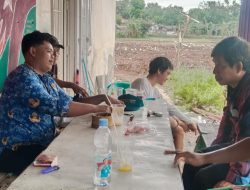 Babinsa Koramil 1601/Indramayu Laksanakan Komsos Bersama Masyarakat Desa Plumbon