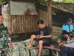 Babinsa Koramil 1603/Lohbener Bersama Bhabinkamtibmas Laksanakan Komsos di Desa Lohbener