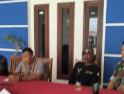 Komsos Anggota Koramil 1601/Indramayu Bersama Kuwu Desa Majakerta Dan Bhabinkamtibmas Wilayah Desa Binaan Desa Majakerta