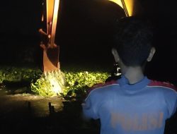 Gercep,Bripka Rusmanto Anggota Polsek Indramayu Bersama PWI Indramayu Atasi Banjir Kota Mangga