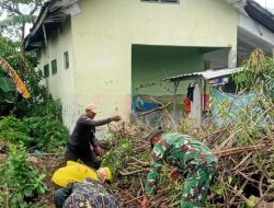 Koramil 1611/Losarang Laksanakan Karya Bhakti Bersama Masyarakat Desa Ranjeng