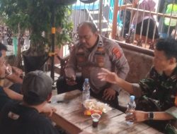 Anggota Koramil 1608 Karangampel Laksanakan Komsos Bersama Masyarakat Desa Benda