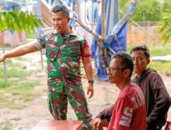 Komsos Anggota Koramil 1601/Indramayu di Wilayah Binaan Desa Balongan