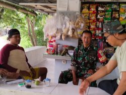 Anggota Koramil 1611 Losarang Laksanakan Komsos Bersama Ketua RT dan Masyarakat Desa Pegagan