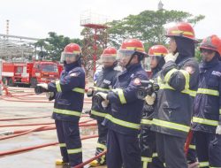 Peringati Bulan K3, Kilang Pertamina Balongan Bekali Pekerja Patra Niaga Pelatihan Fire Fighting
