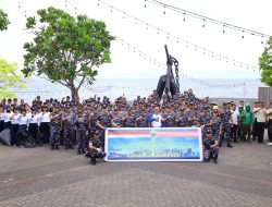 TNI AL – KODAERAL VIII LAKSANAKAN KARYA BAKTI PEDULI LINGKUNGAN DALAM RANGKA GERAKAN INDONESIA ASRI