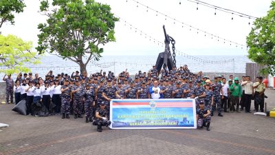 TNI AL – KODAERAL VIII LAKSANAKAN KARYA BAKTI PEDULI LINGKUNGAN DALAM RANGKA GERAKAN INDONESIA ASRI