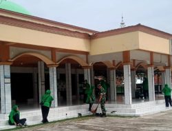Koramil 1605 Sukagumiwang Gelar Karya Bakti Pembersihan Masjid Sambut Ramadhan 1447 H