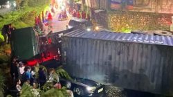 Tragedi Berdarah di Karawang: Sedan Tertimpa Kontainer di Jalan Irigasi Bendasari, Satu Keluarga Tewas