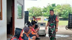 Komsos Anggota Koramil 1601/Indramayu Bersama Nelayan Desa Karangsong Tekankan Keselamatan Melaut