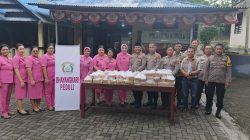 Polsek Ranowulu Bersama Bhayangkari Bagikan 100 Dos Takjil, Pererat Silaturahmi dengan Warga di Bulan Ramadhan