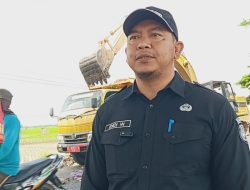 Gerakan Bersih Lingkungan,DLH Indramayu dan Korem 063/SGJ Angkut Sampah di Tepi Jl Glayem Juntinyuat