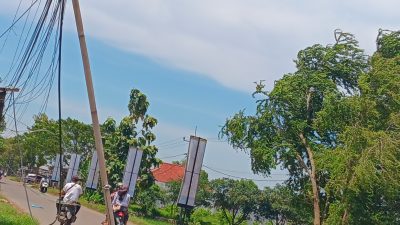 Perusahaan WiFi di Juntinyuat Dinilai Abaikan Prosedur Keamanan, Kabel Ganggu Pengguna Jalan