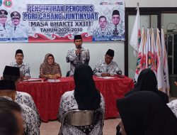 Pengukuhan Pengurus PGRI Cabang Juntinyuat Masa Bhakti XXIII Tahun 2025–2030 Berlangsung Khidmat