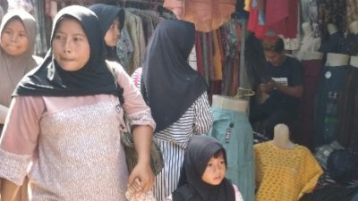 Pasar Sandang Jatibarang Diserbu Pembeli di Awal Ramadan, Jadi Primadona Buru Baju Lebaran
