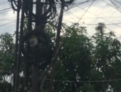 Perusahaan WiFi di Juntinyuat Dinilai Abaikan Prosedur Keamanan, Kabel Ganggu Pengguna Jalan