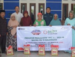 Ramadan 1447 H, Pekerja PT Pertamina Patra Niaga RU Balongan Salurkan 1.569 Paket Beras untuk Warga Sekitar Kilang