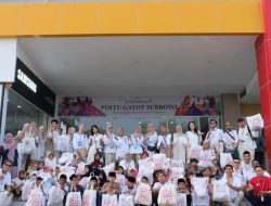 Pertamina Balongan Gelar Program SEBARAN 5.0, 50 Anak Yatim dan Dhuafa Diajak Belanja Baju Lebaran