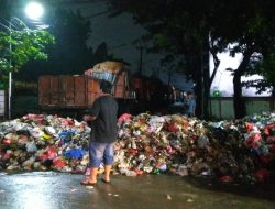 Warga Bantar Gebang Kesal: Sampah Menumpuk Dua Minggu di TPA Ciketing Udik, Akhirnya Dibuang Sembarangan di Jalan