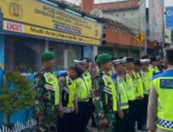 Koramil 1608/Karangampel Laksanakan Pengamanan Operasi Ketupat Lodaya 2026 di Titik Rawan Lalu Lintas