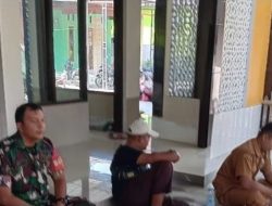 Babinsa Koramil 1608/Karangampel Perkuat Sinergi Melalui Komsos Bersama Aparat dan Warga Desa Pringgacala