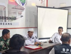 Babinsa Koramil 1601/Indramayu Komsos di Desa Pabeanudik, Ajak Warga Jaga Keamanan dan Kebersihan