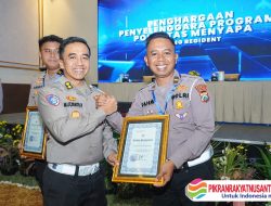 Polantas Menyapa Berbuah Prestasi, Kasat Lantas dan Kanit Regident Polres Sampang Raih Penghargaan