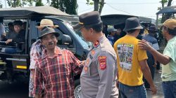 Sat Binmas Polres Indramayu Kawal Aksi Unjuk Rasa Secara Humanis di Sport Centre