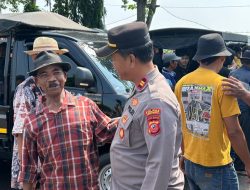 Sat Binmas Polres Indramayu Kawal Aksi Unjuk Rasa Secara Humanis di Sport Centre