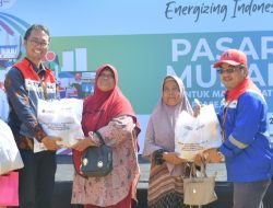 Ribuan Warga Serbu Pasar Murah Pertamina di Balongan, Sembako Rp211 Ribu Ditebus Rp30 Ribu